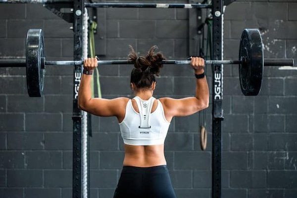 Les avantages de l'haltérophilie : une pratique sportive olympique bénéfique pour la santé