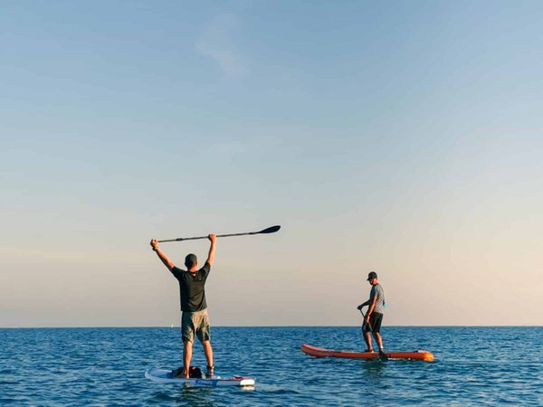 Découverte du paddle : techniques, bénéfices et conseils de pro